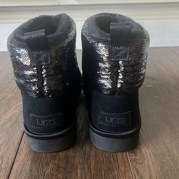 NWT UGG Mini Boots - Picture 6 of 10